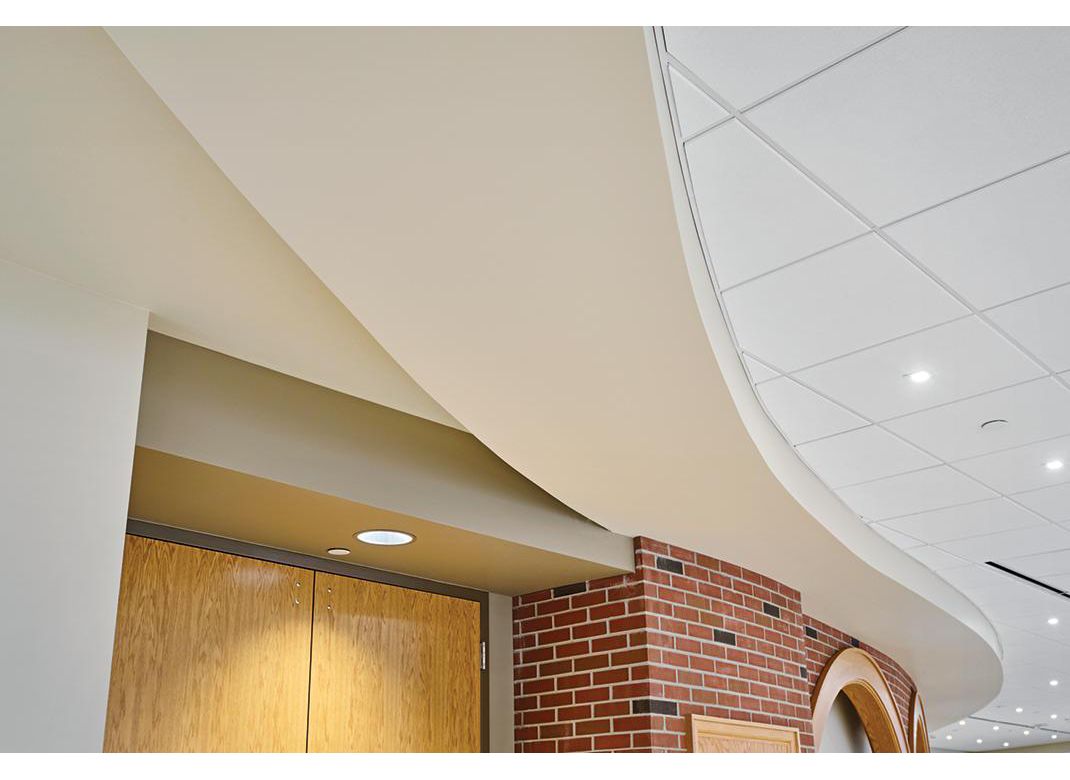ULTIMA High-NRC Ceiling Panels / SUPRAFINE 9/16" Suspension System / Drywall Grid System / SimpleCurve trim / AXIOM Classic 6" Trim
